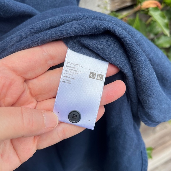 Uniqlo Navy Popover sleeveless blouse w/band collar: Size L - Picture 4 of 6